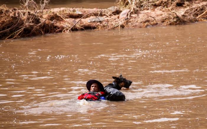  SOUTH AFRICA FLOODS: DEATH TOLL HITS 448 WITH 40,000 HOMELESS