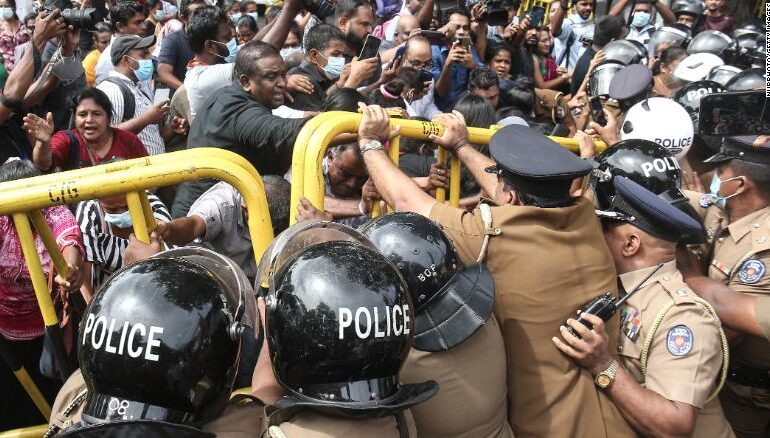  AS SRI LANKA RUNS OUT OF FUEL, DOCTORS AND BANKERS PROTEST