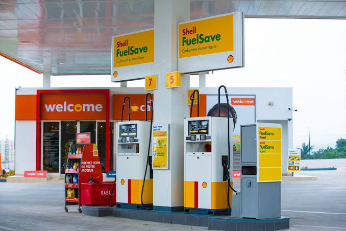 SENEGAL HALTS NON-ESSENTIAL FOREIGN TRAVEL AS OIL PRICE SURGE STRAINS ECONOMY